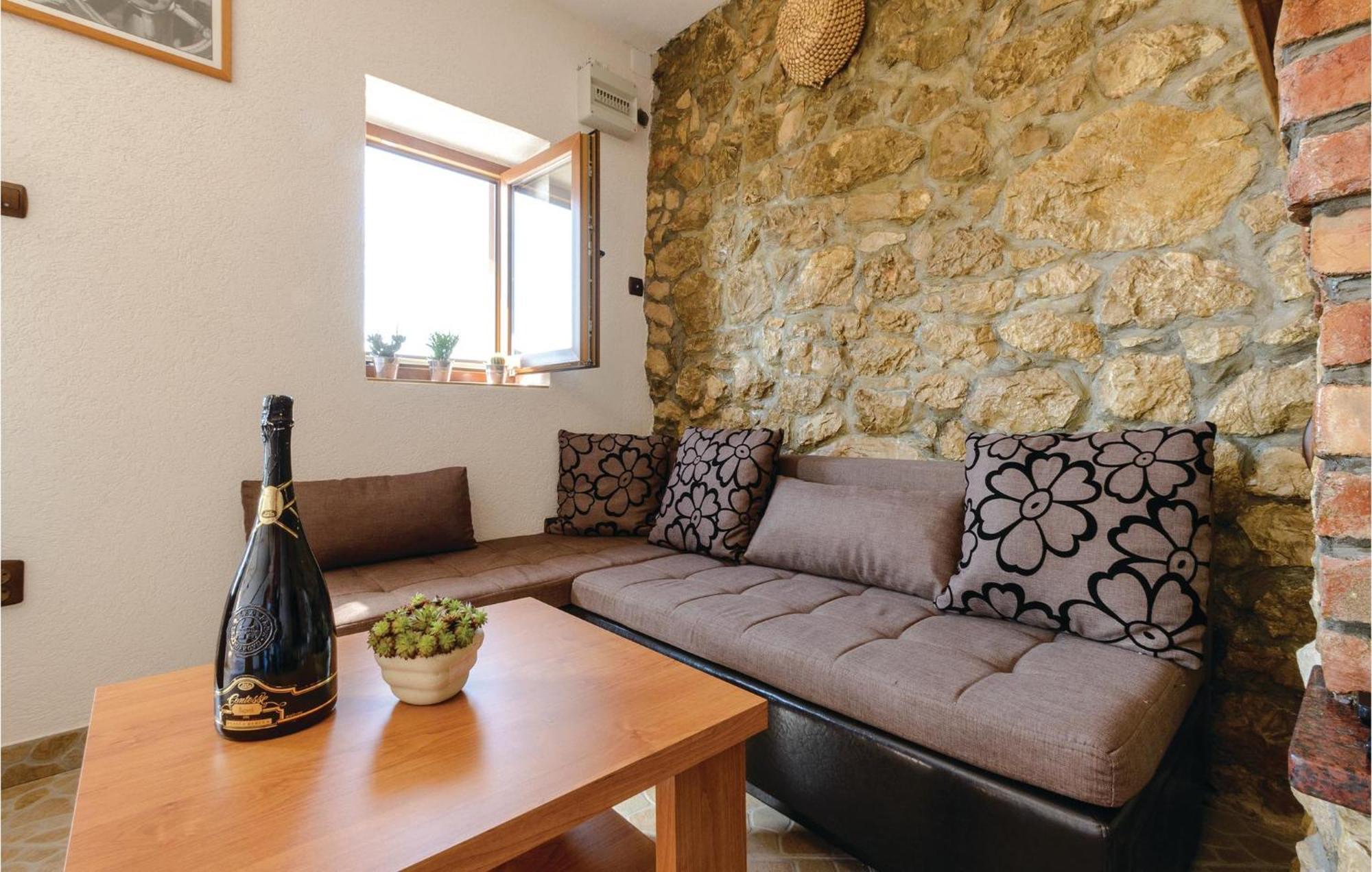 1 Bedroom Gorgeous Home In Slivno كليك المظهر الخارجي الصورة